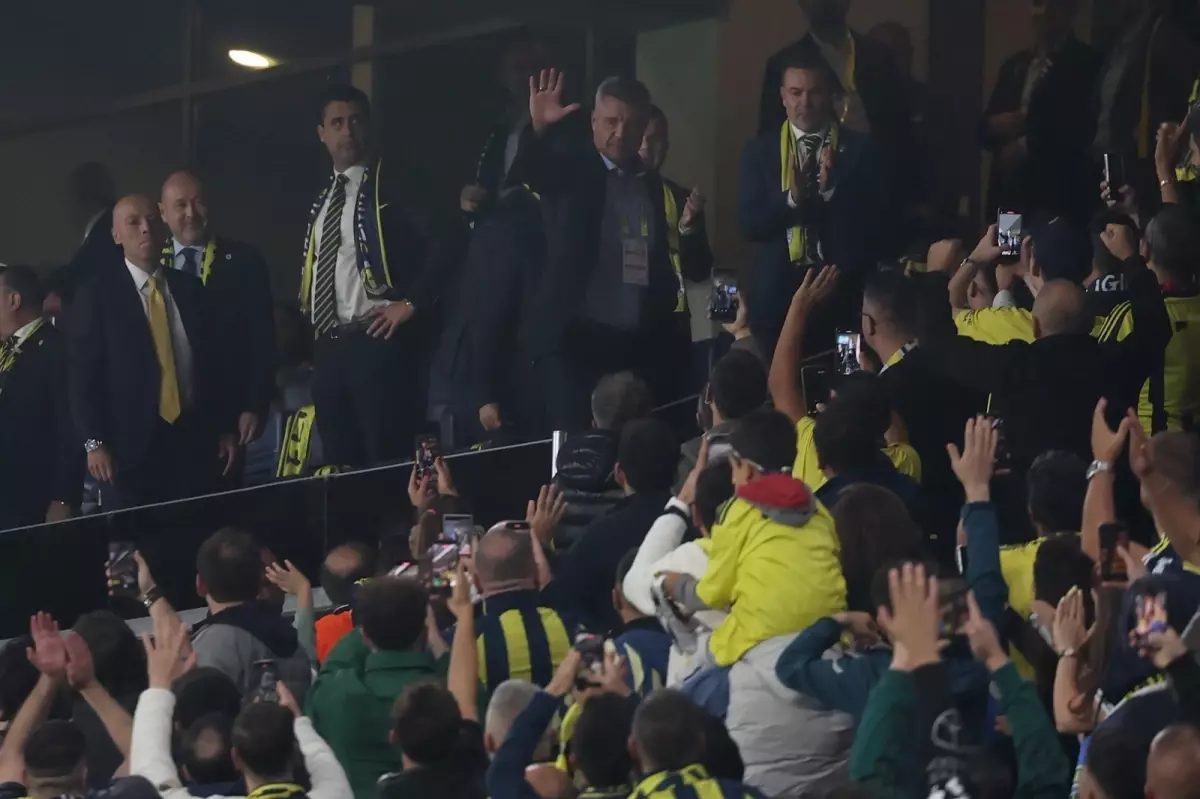 Fenerbahçe, Antalyaspor\'u 2-0 Yendi