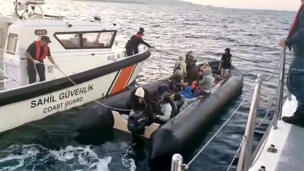 İzmir\'de 32 Düzensiz Göçmen Yakalandı, 35 Göçmen Kurtarıldı