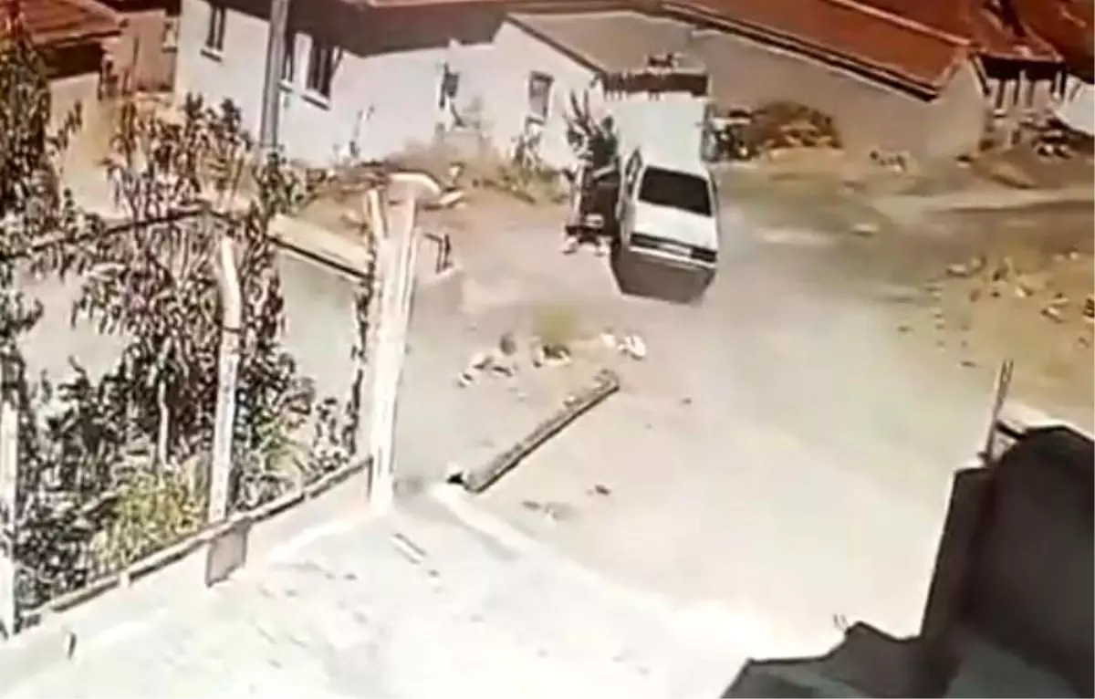 Aksaray\'da Araçta Yılan Korkusu