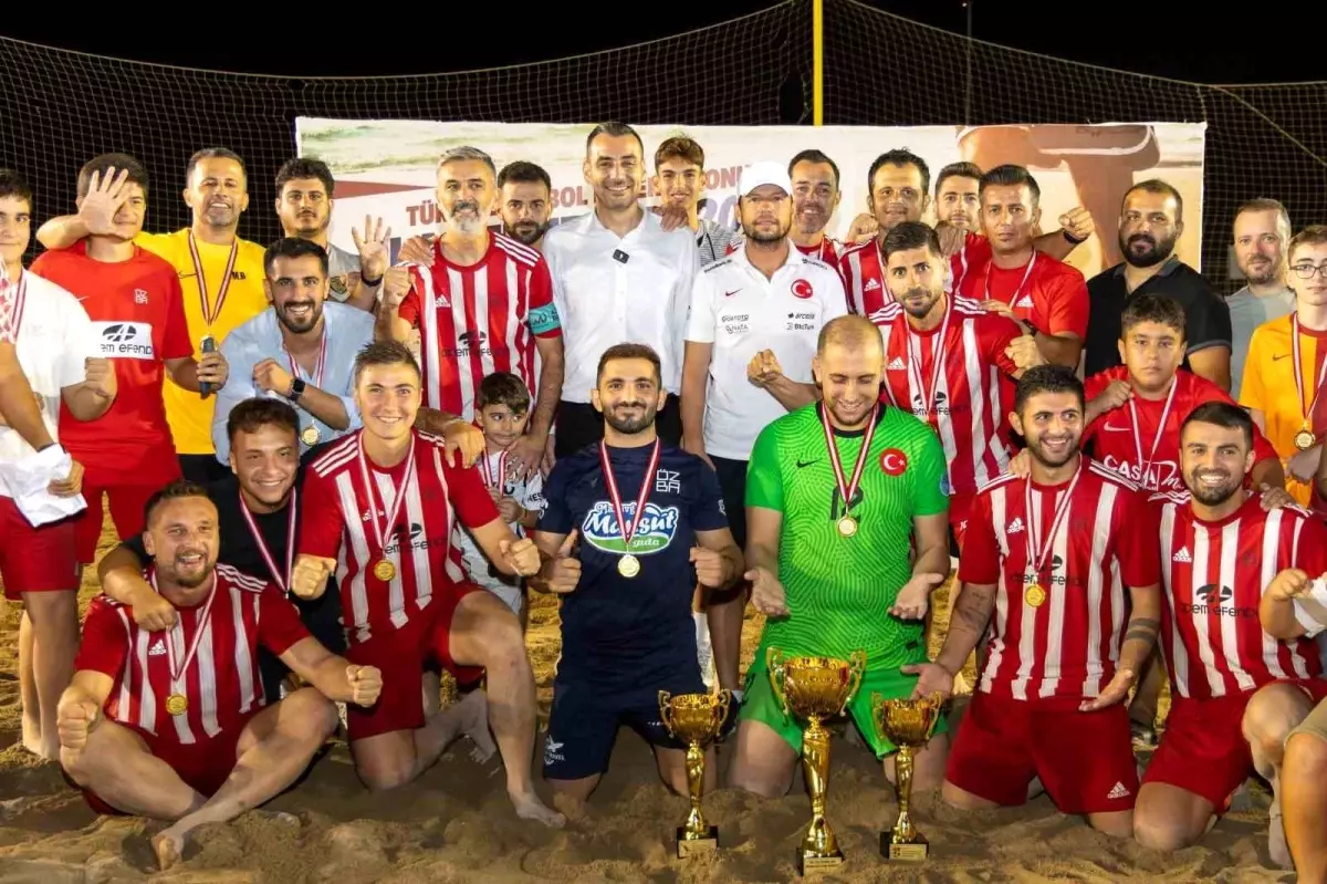 2025 TFF Plaj Futbolu Ligi\'nde Şampiyon Çimhan Sarılarspor