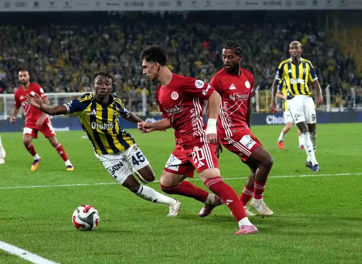 Fenerbahçe 2-0 Antalyaspor\'u Yendi