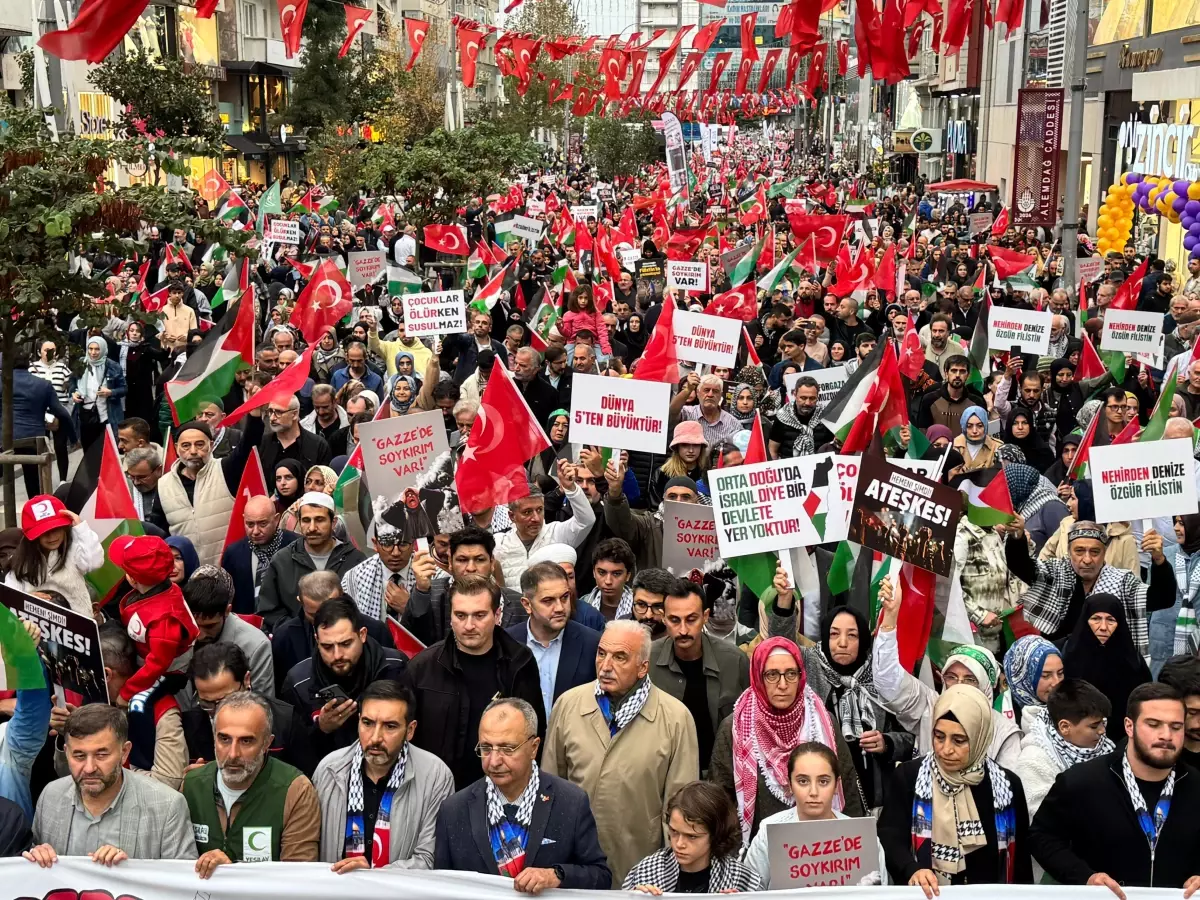 Ümraniye\'de Gazze Yürüyüşü Düzenlendi