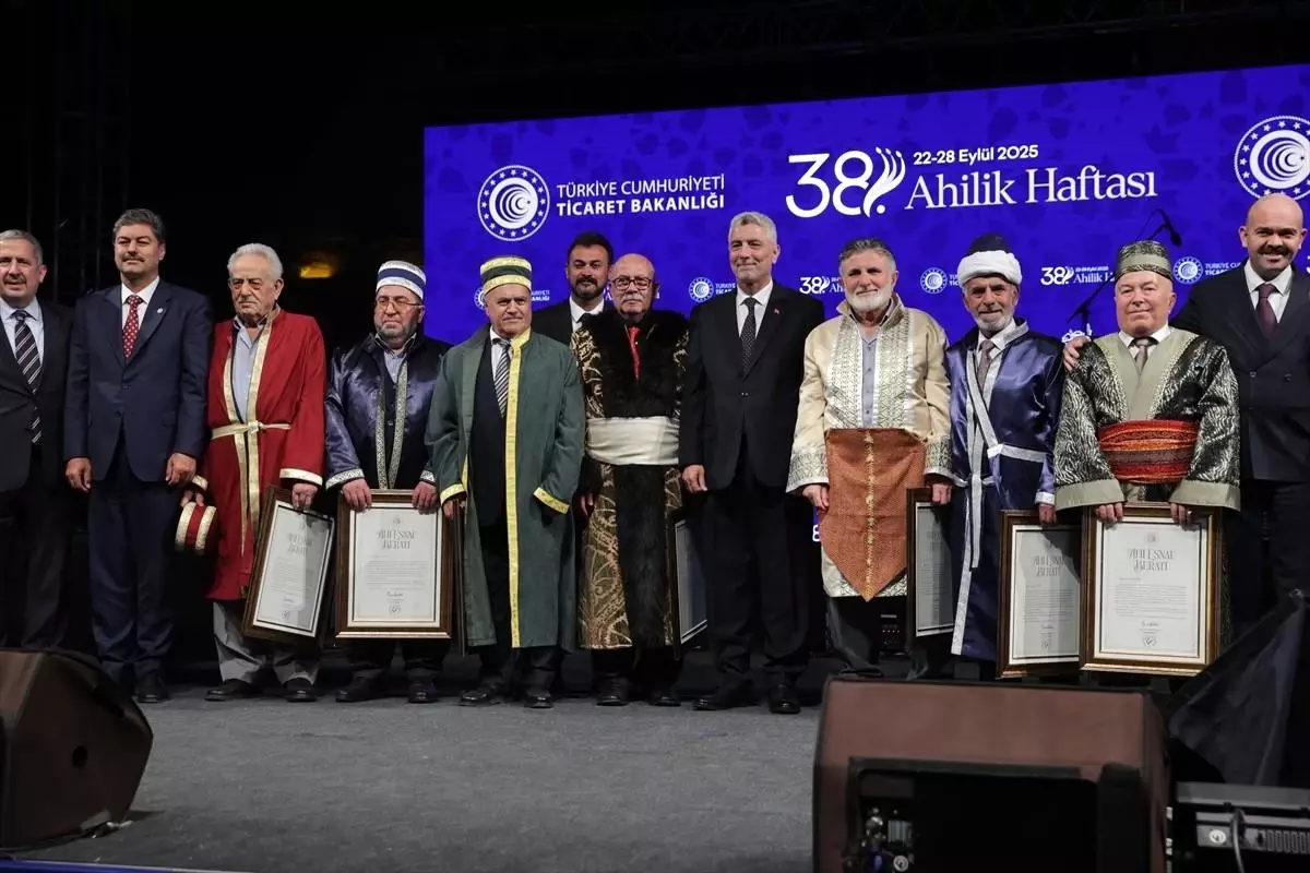 Sakaryalı Süpürge Ustası Salim Öztürk\'e Ahilik Esnaf Beratı