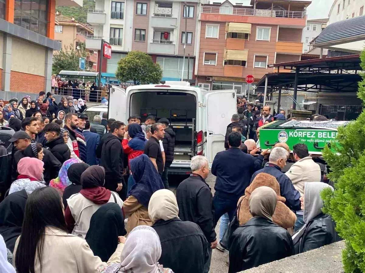 Kocaeli\'de Trafik Kazası: Genç Hayatını Kaybetti
