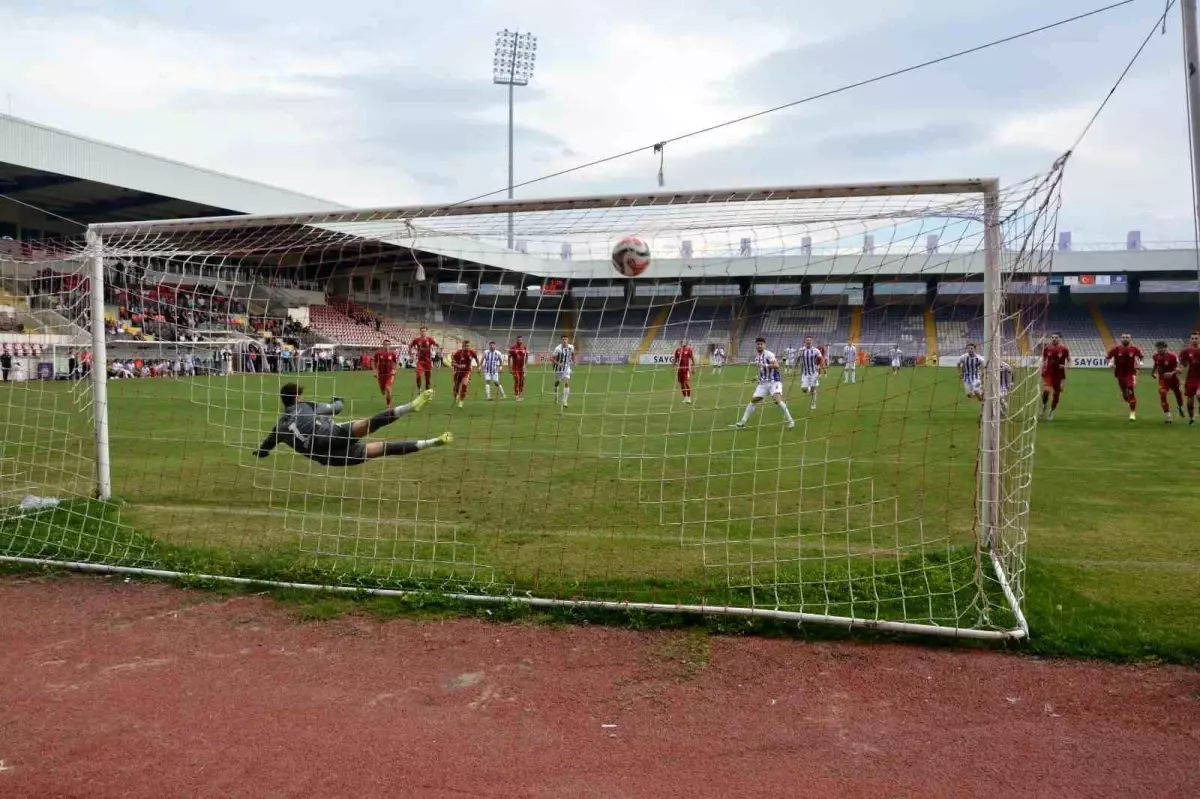 Afyonspor, Ayvalıkgücü ile 3-3 Beraber Kaldı