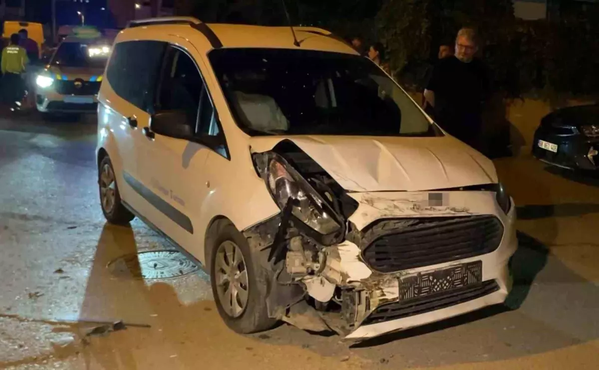 Aksaray\'da Trafik Kazası: 3 Yaralı