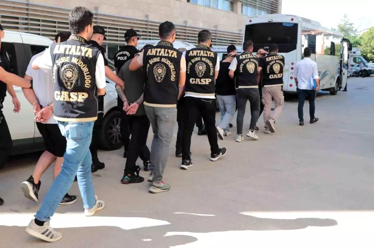 Antalya\'da Suç Örgütüne Operasyon