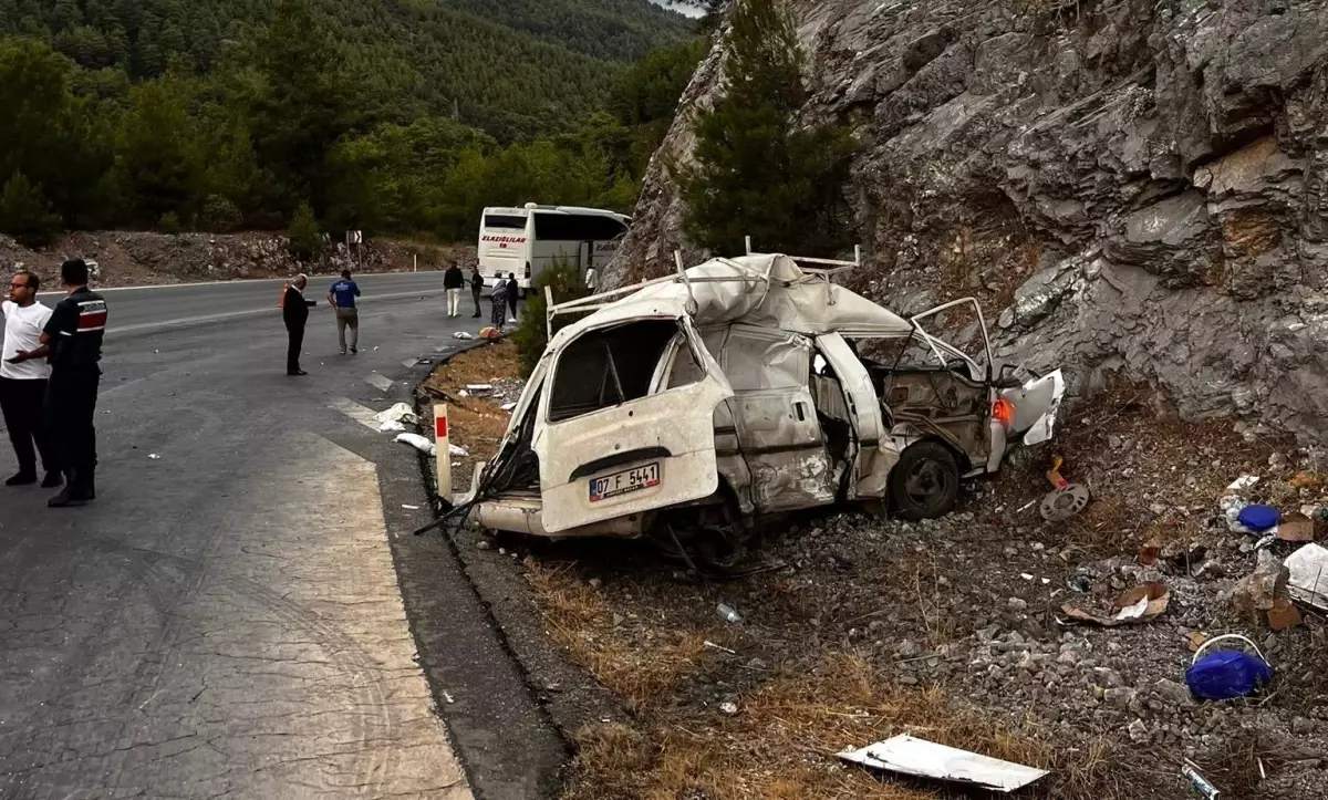 Antalya\'da Kaza: 1 Ölü, 1 Yaralı