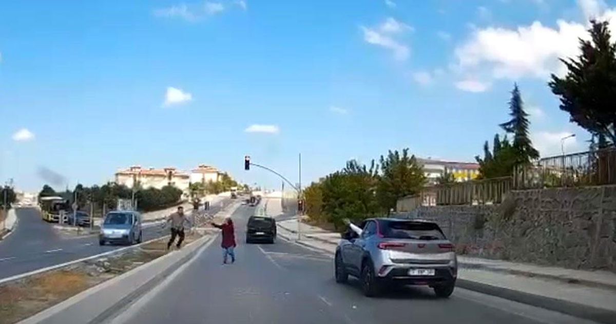 İstanbul\'da Trafik Tartışması Taşlı Kavga ile Sonlandı