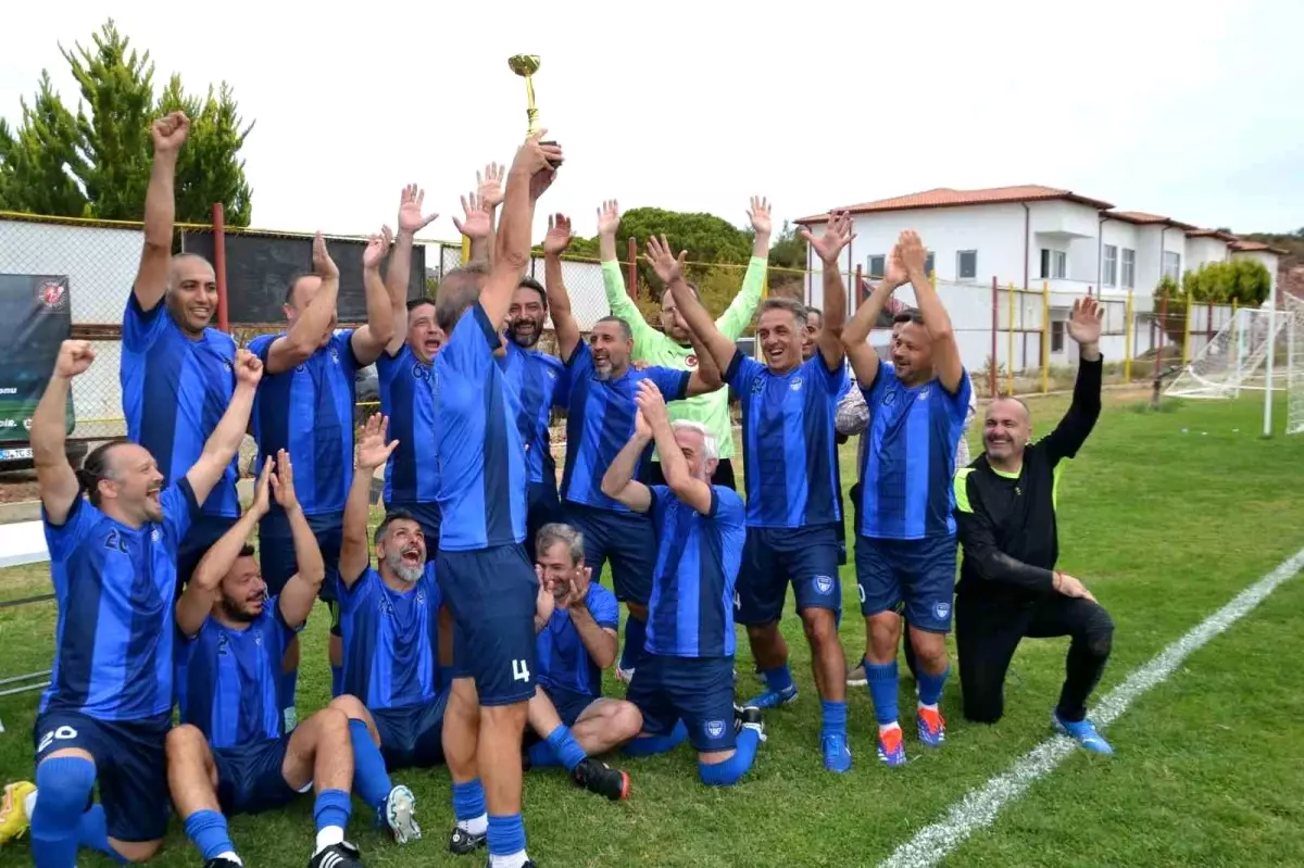 8. Dostluk ve Kardeşlik Futbol Turnuvası\'nda Şampiyon Beylerbeyi Master Takımı