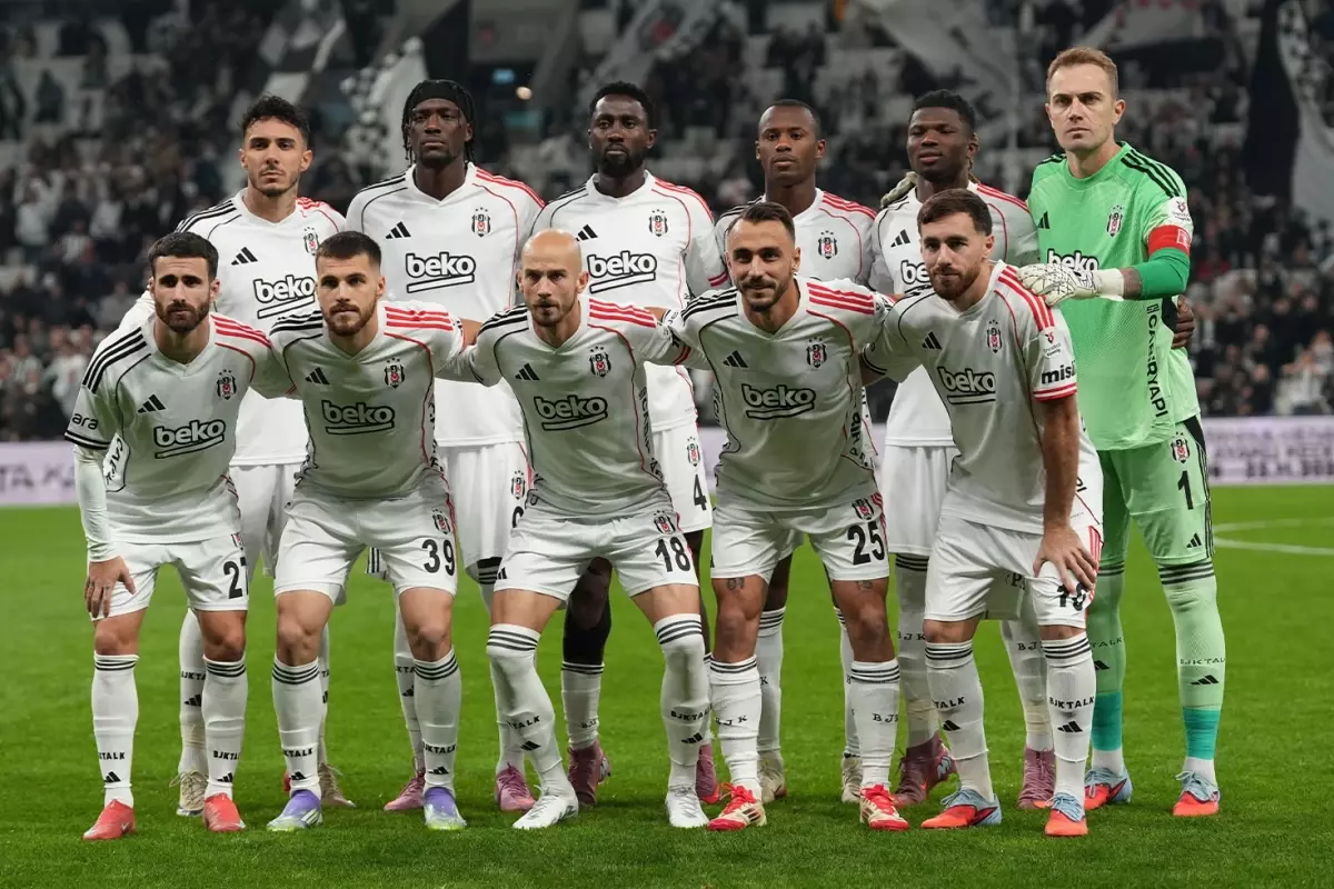 Beşiktaş\'ta derbi öncesi korkutan sakatlık