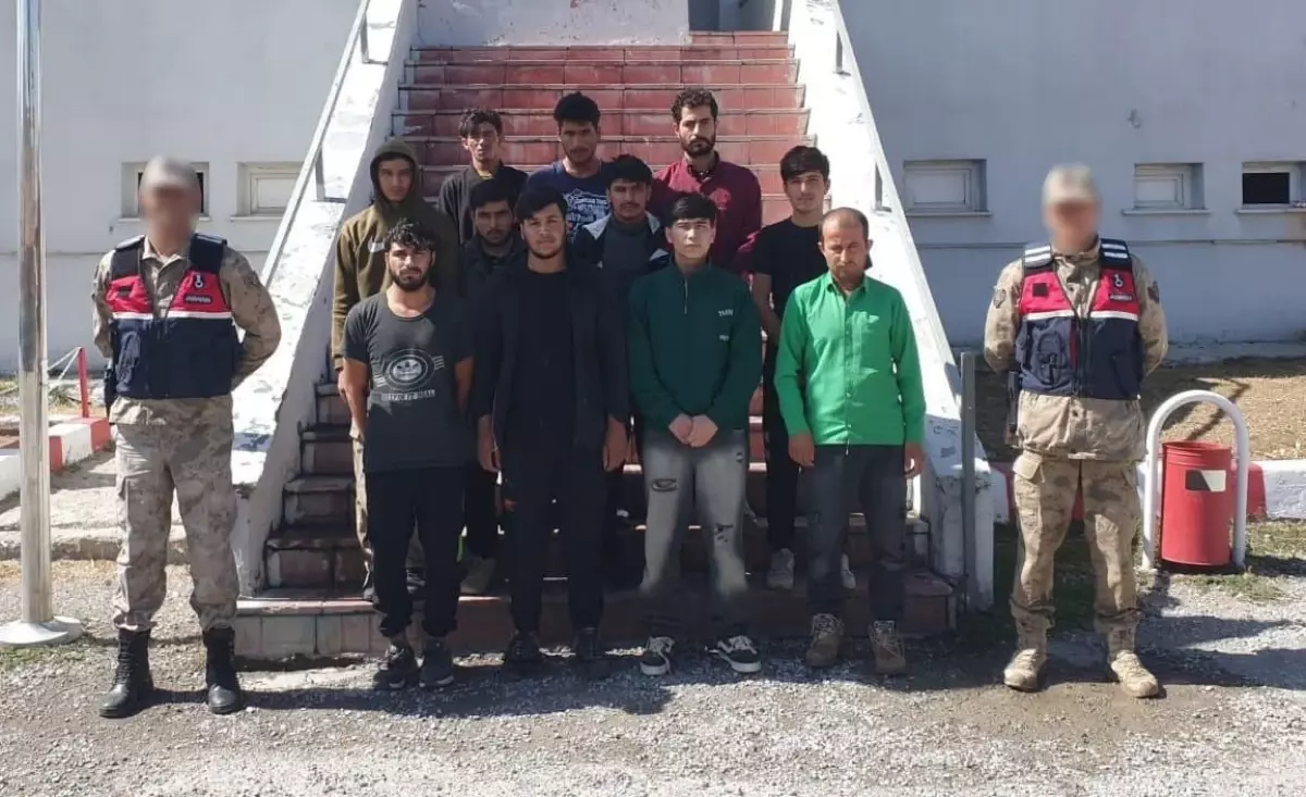 Bitlis\'te 11 Kaçak Göçmen ve 2 Organizatör Yakalandı