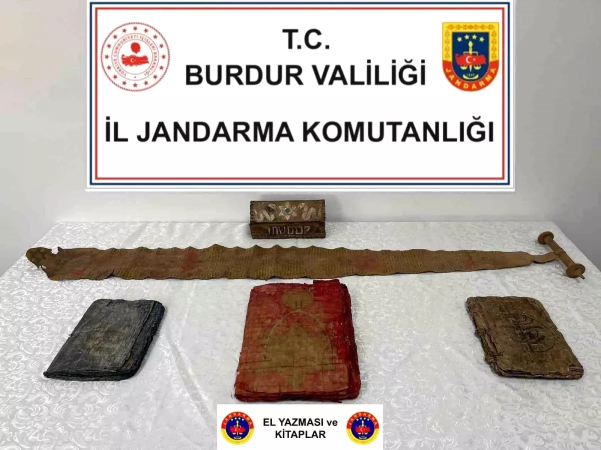 Bucak\'ta 3 El Yapımı Kitap ve Tarihi Eser Ele Geçirildi