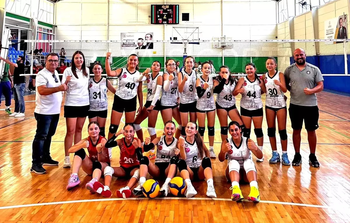 Çeşme Belediyespor Küçük Kızlar Voleybol Takımı Üst Üste İki Galibiyet Aldı