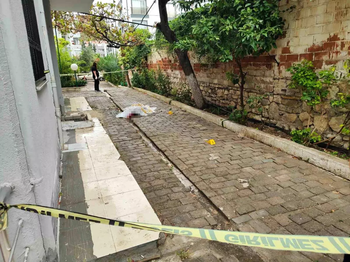 Kuşadası\'nda Genç Kadın Balkonundan Düşerek Hayatını Kaybetti