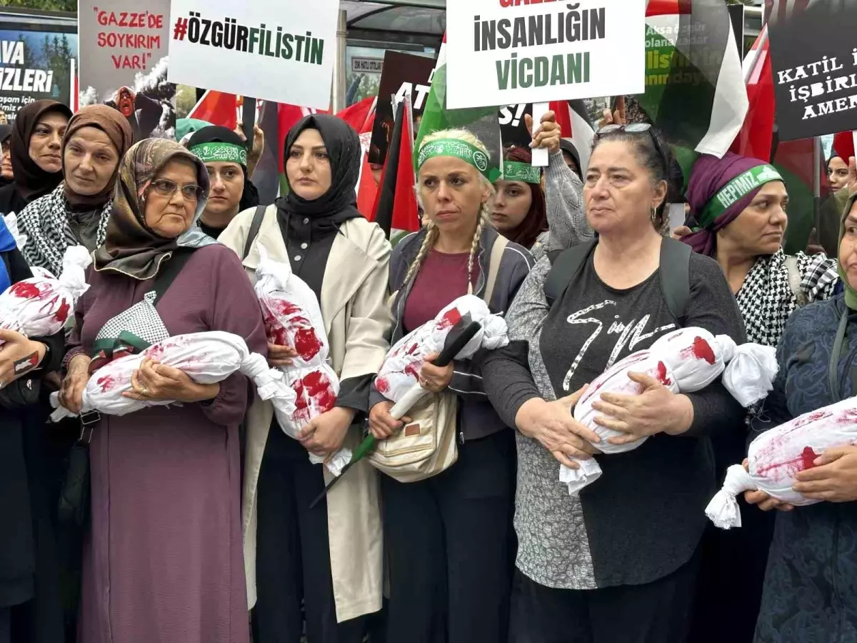 İsrail\'in devam eden bebek katliamını protesto ettiler