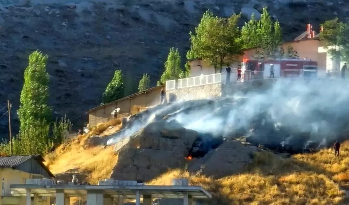 Hakkari\'de Anız Yangınlarına Müdahale