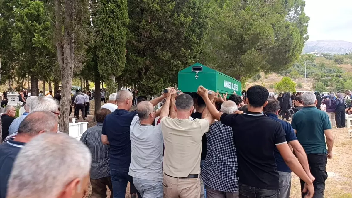 Antalya\'da Genç Tıp Öğrencisinin Cenaze Töreni