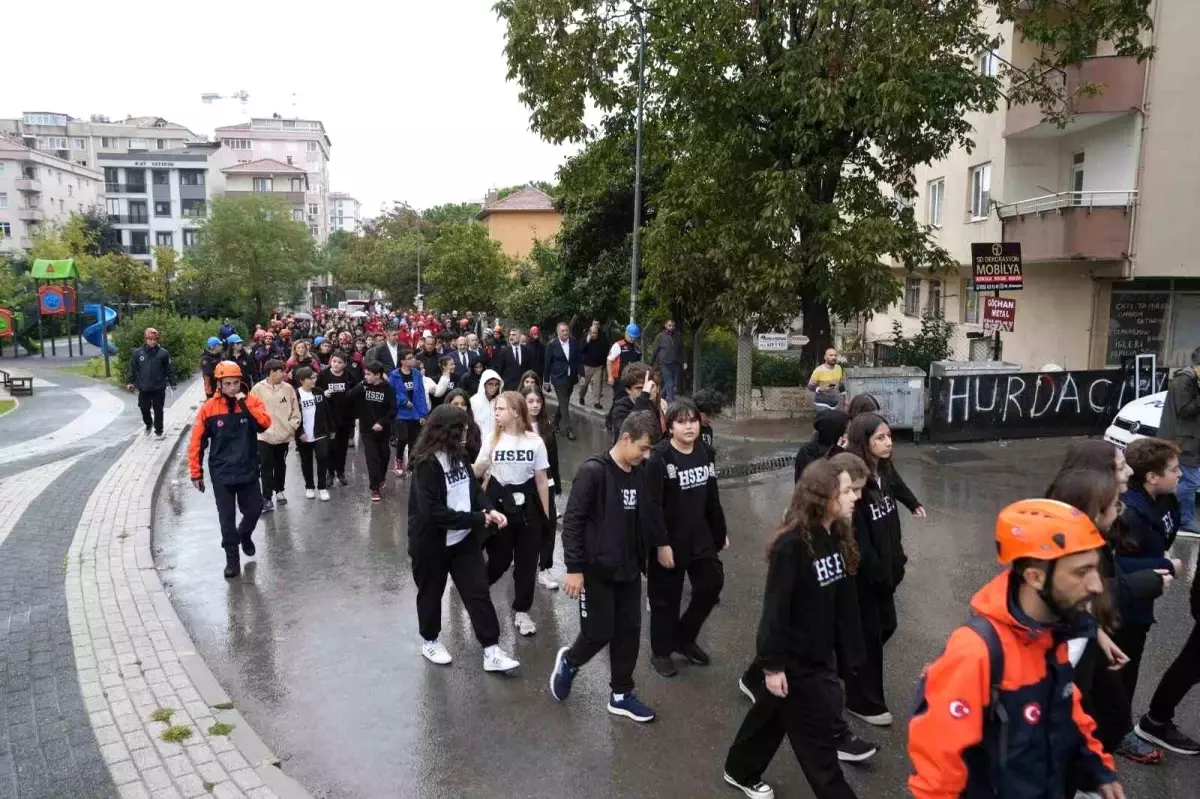 İstanbul Kartal\'da Tsunami Tahliye Tatbikatı Gerçekleştirildi