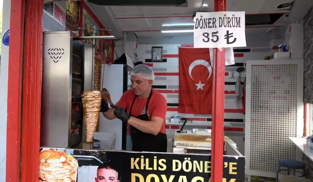 Kilis\'te Döner Ustası Halka Hizmet Ediyor