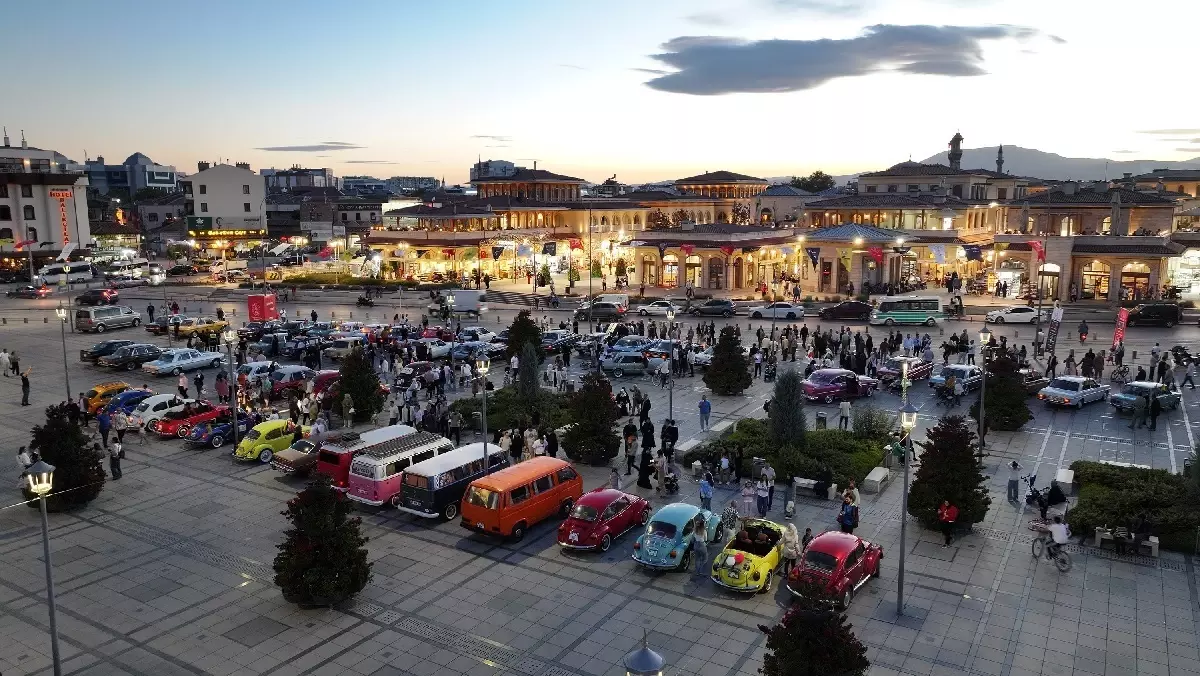 Yaşlılar Günü\'nde Nostaljik Etkinlik