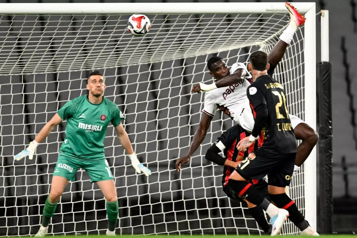 Onuachu\'nun sıra dışı golü tüm dünyayı salladı