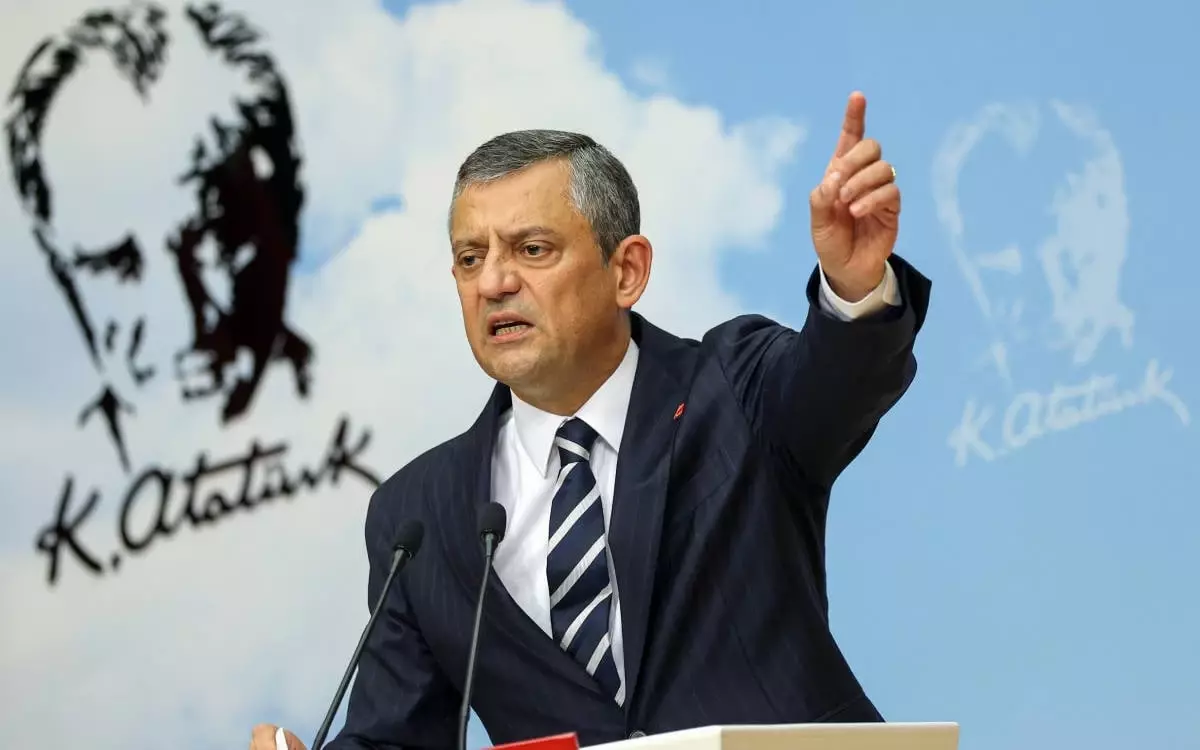 Özgür Özel: "Cumhurbaşkanı Meclis\'e Geldiğinde Ne Ayakta Ne Oturarak Onu Karşılıyoruz"