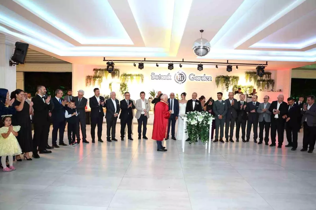 Bursa\'da Renkli Bir Düğün Töreni: Arif ve Songül Dünya Evine Girdi