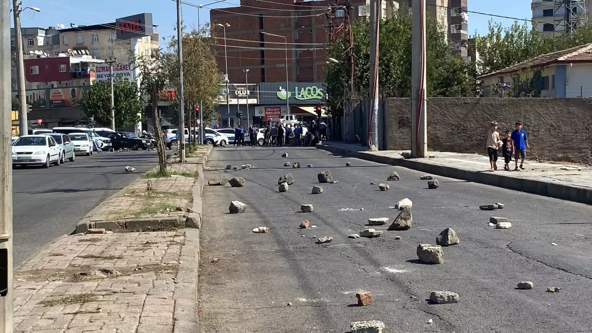 Bağlar\'da Yol Kapama Eylemi