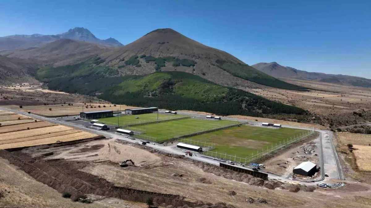 Kayseri\'de Erciyes\'e Uluslararası Standartlarda Atletizm Pisti Yapılıyor