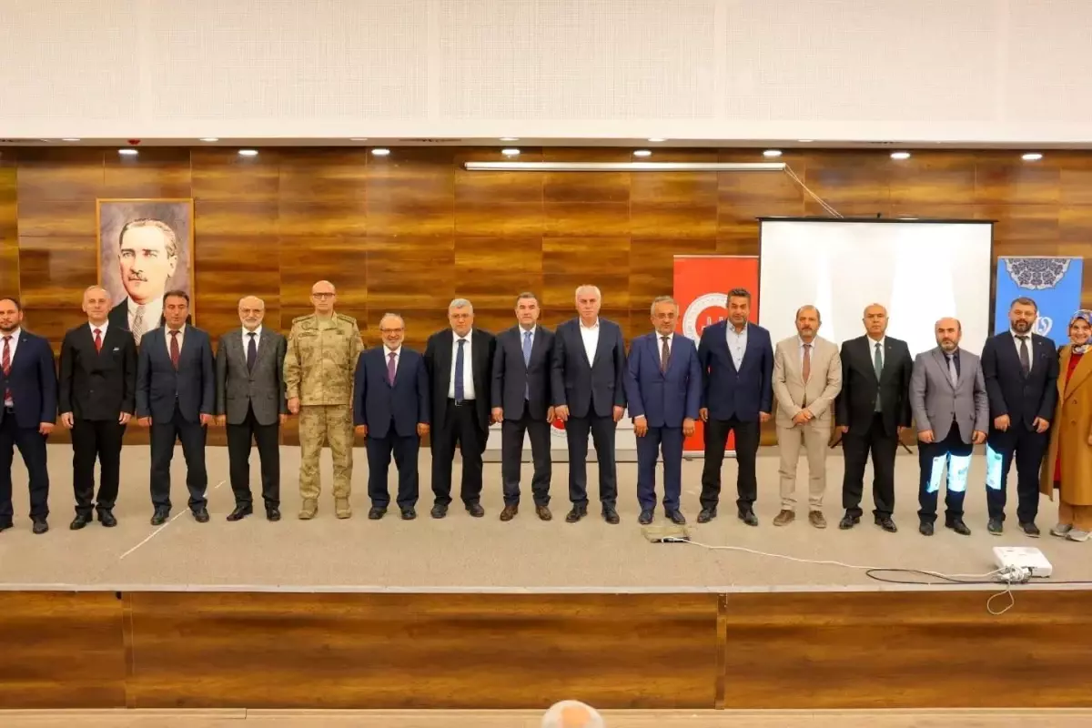 Vali Eldivan, Mevlid-i Nebi Haftası\'nda Panelde Konuştu