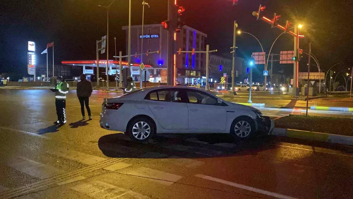 Çorum\'da Trafik Kazası: Sürücü Yaralandı