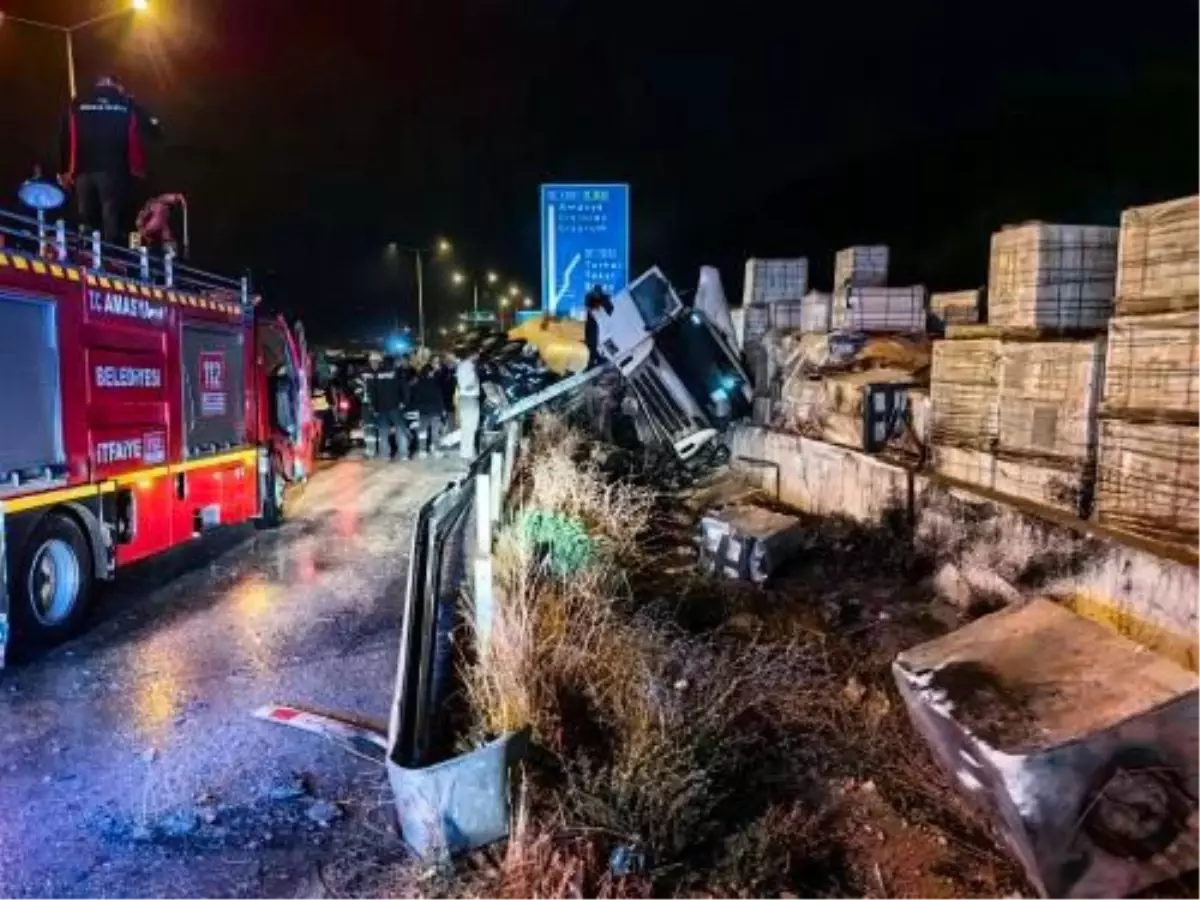 Amasya\'da Tanker Devrildi, Sürücü Yaralandı