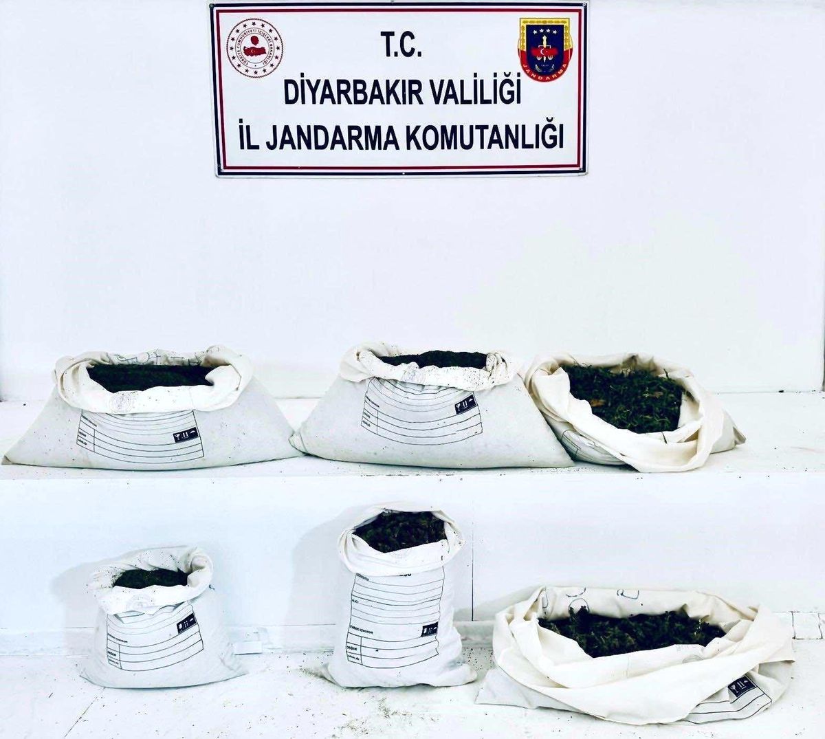 Diyarbakır\'da Uyuşturucu Operasyonu: 98 Kilo Ele Geçirildi