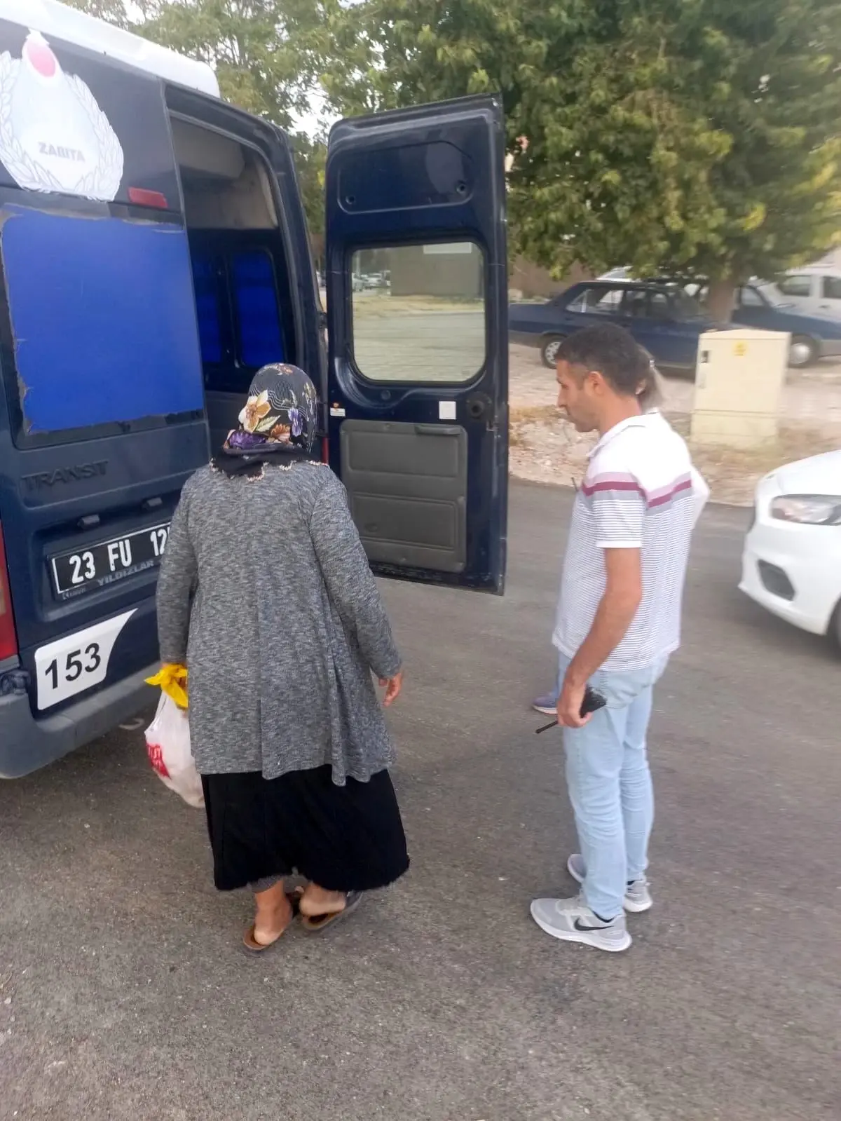 Elazığ\'da Dilencilik Operasyonu: Çöpten Yemek Toplayanlar Yakalandı