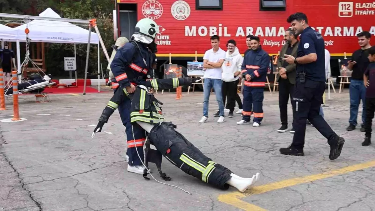 Elazığ\'da İtfaiye Haftası Etkinlikleri: Öğrenciler İtfaiye Parkurunda Eğitim Aldı