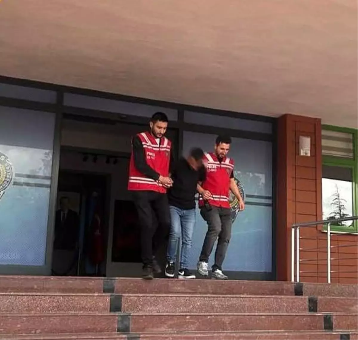 Isparta\'da Sahte Kimlikli Suçlu Yakalandı
