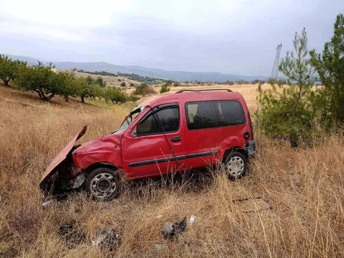 Bilecik\'te Trafik Kazası: Sürücü Yaralandı