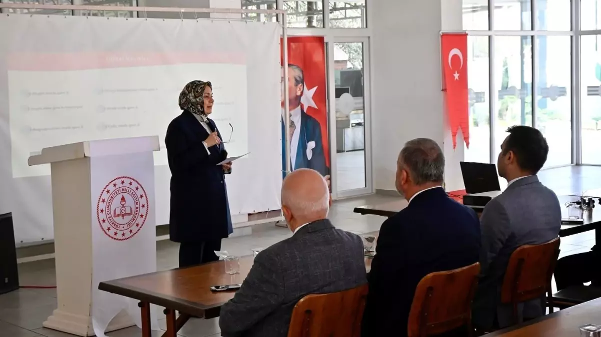 Eğitim Yılı Değerlendirme Toplantısı Kuşadası\'nda Yapıldı