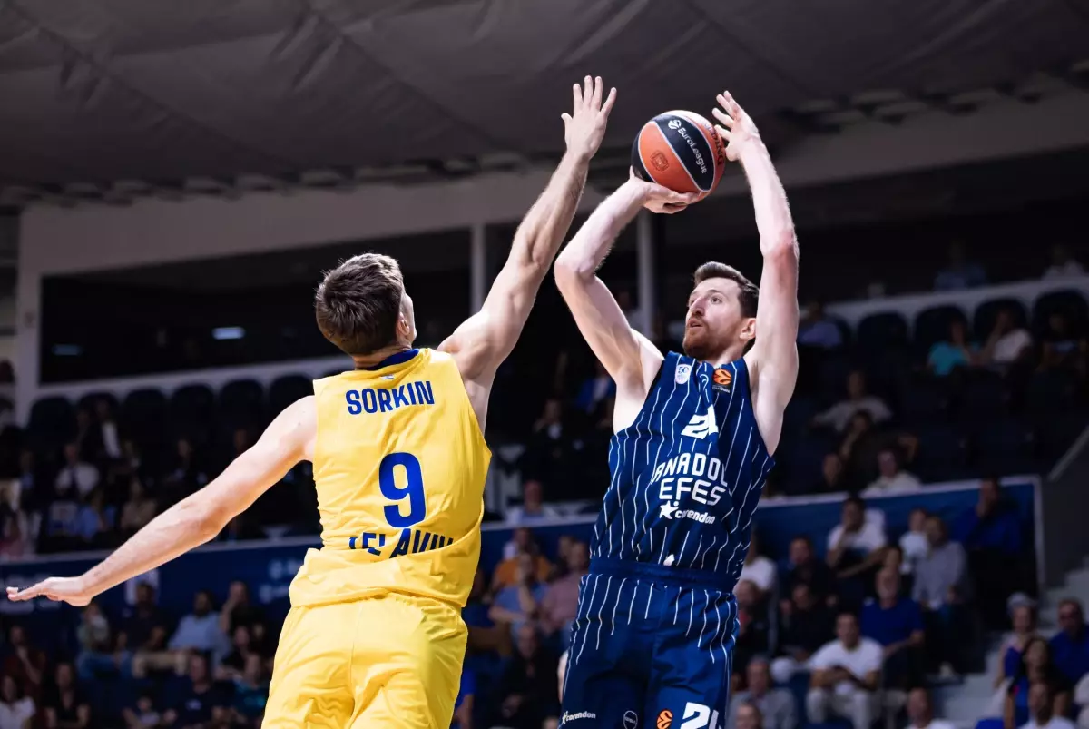 Anadolu Efes EuroLeague\'e galibiyetle başladı