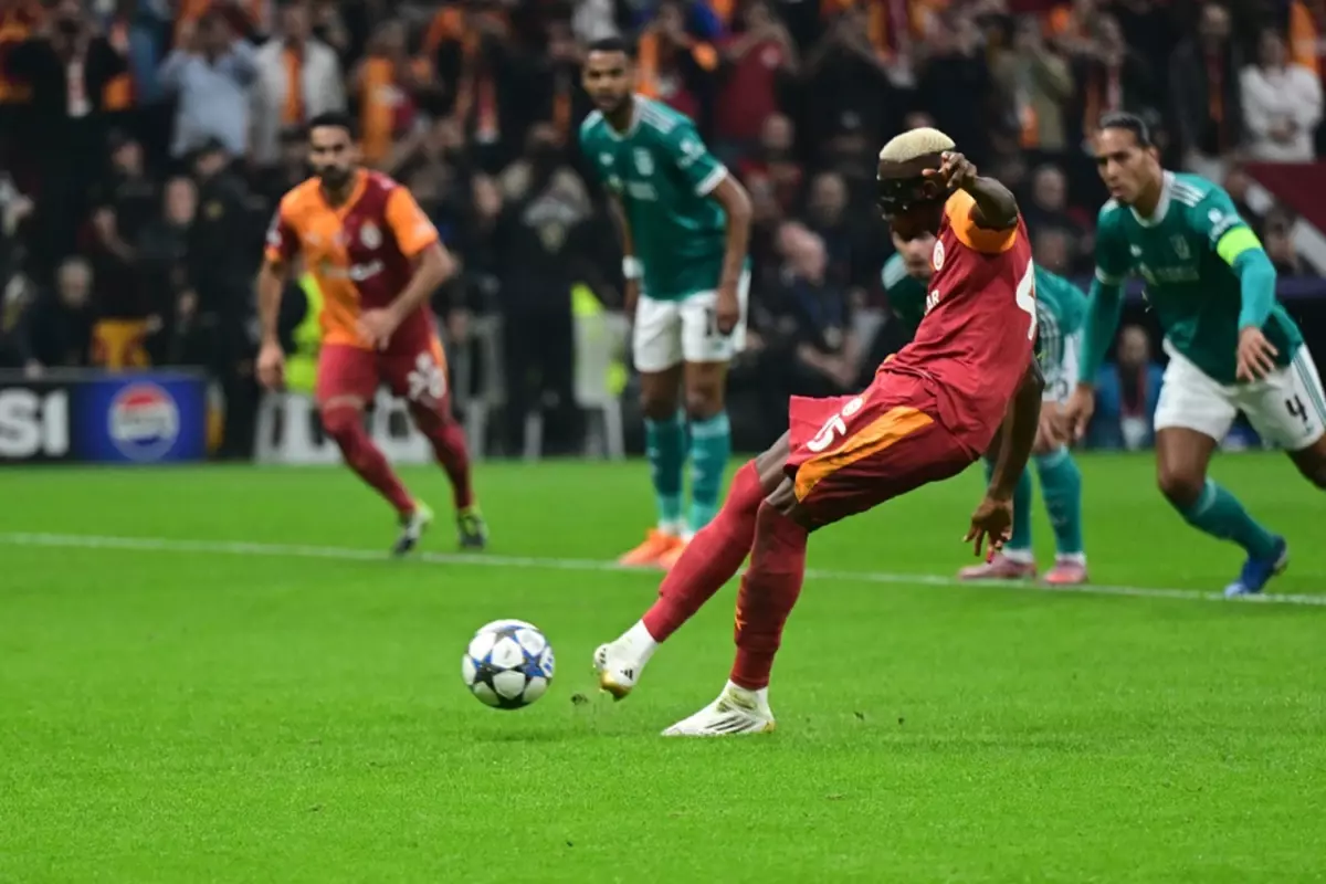 Osimhen\'den Liverpool\'a karşı tarihe geçen gol