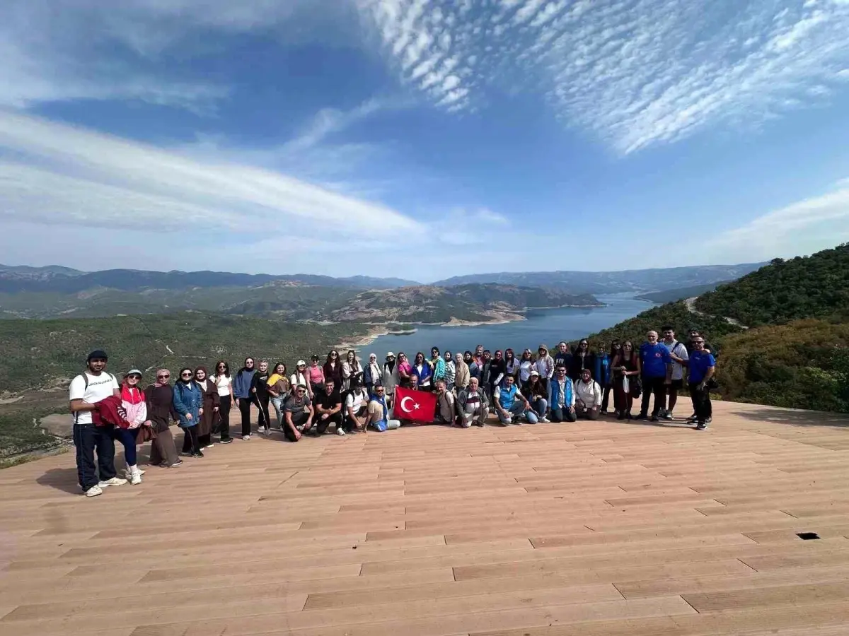 Öğrencilerden Doğa Yürüyüşü