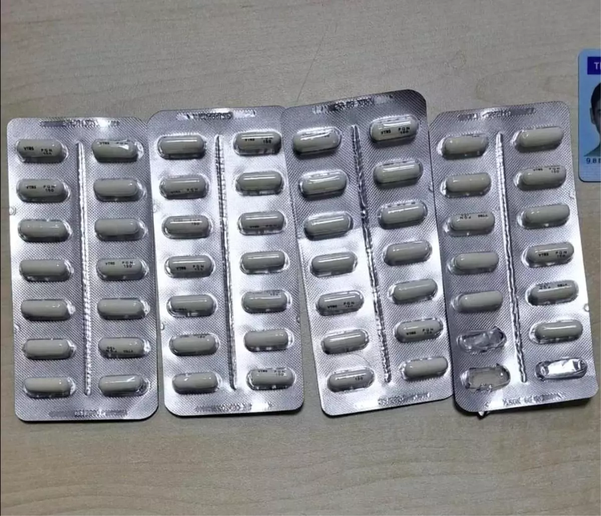 Salihli\'de Uyuşturucu ve Silah Ele Geçirildi
