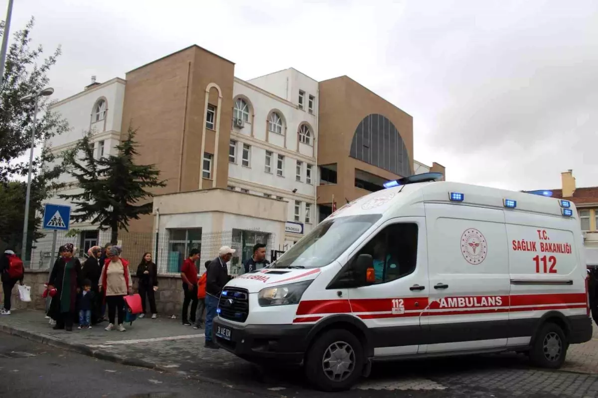 Kayseri\'de Okulda İzdiham: 15 Öğrenci Yaralandı