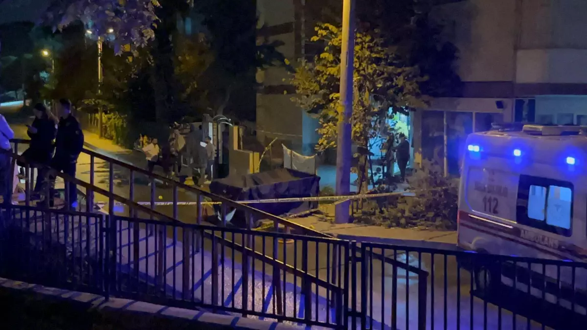 İzmir\'de Bıçaklı Kavga: 1 Ölü