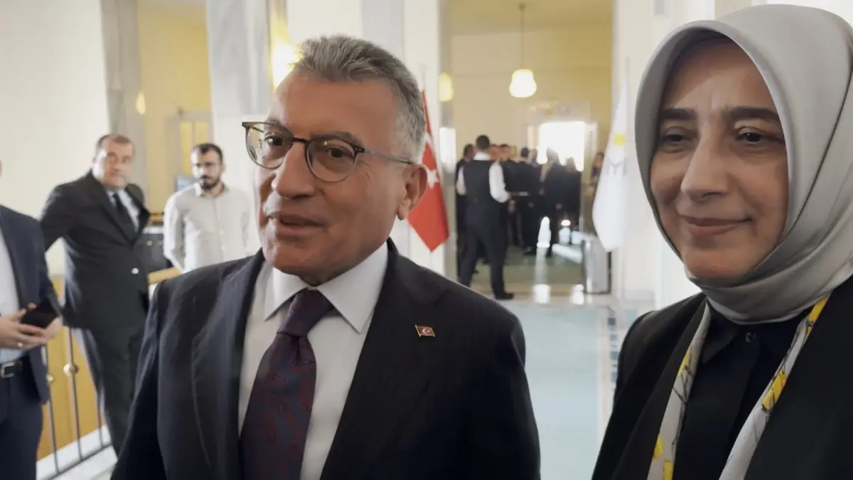 AK Parti Grup Başkanı Abdullah Güler ve Grup Başkanvekili Özlem Zengin, DEM Parti Eş Genel Başkanı Tuncer Bakırhan\'ı ziyaret etti