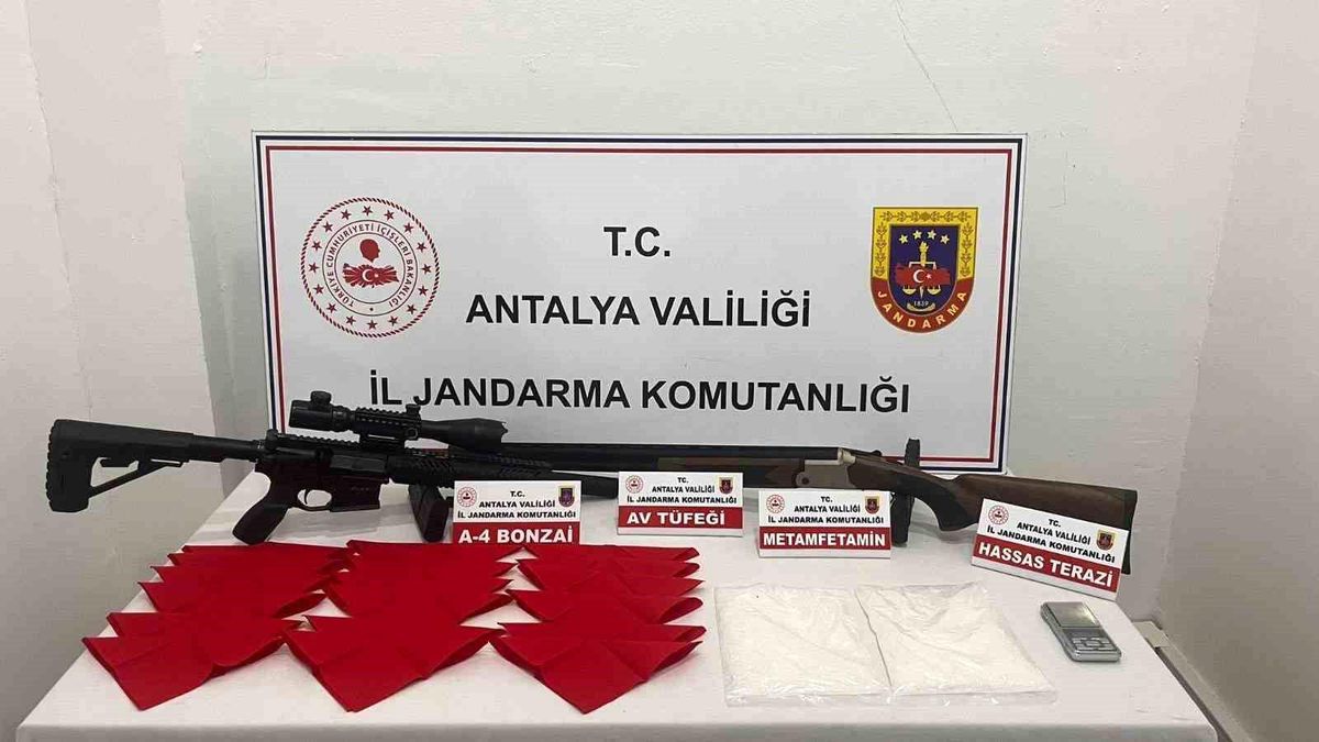 Antalya\'da Uyuşturucu Operasyonu: 1 Kilo Metamfetamin Ele Geçirildi