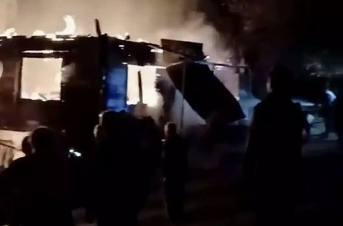Bartın\'da Ahşap Ev Yangında Kullanılamaz Hale Geldi