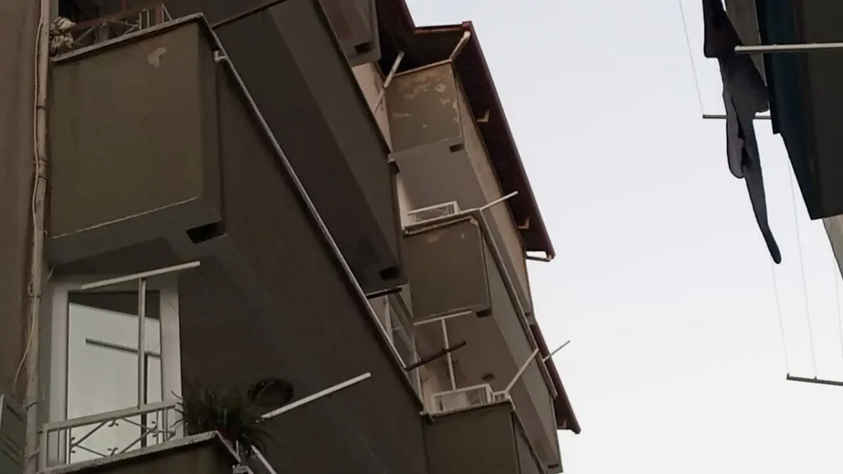 Nazilli\'de Balkon Kazasından Ölüm