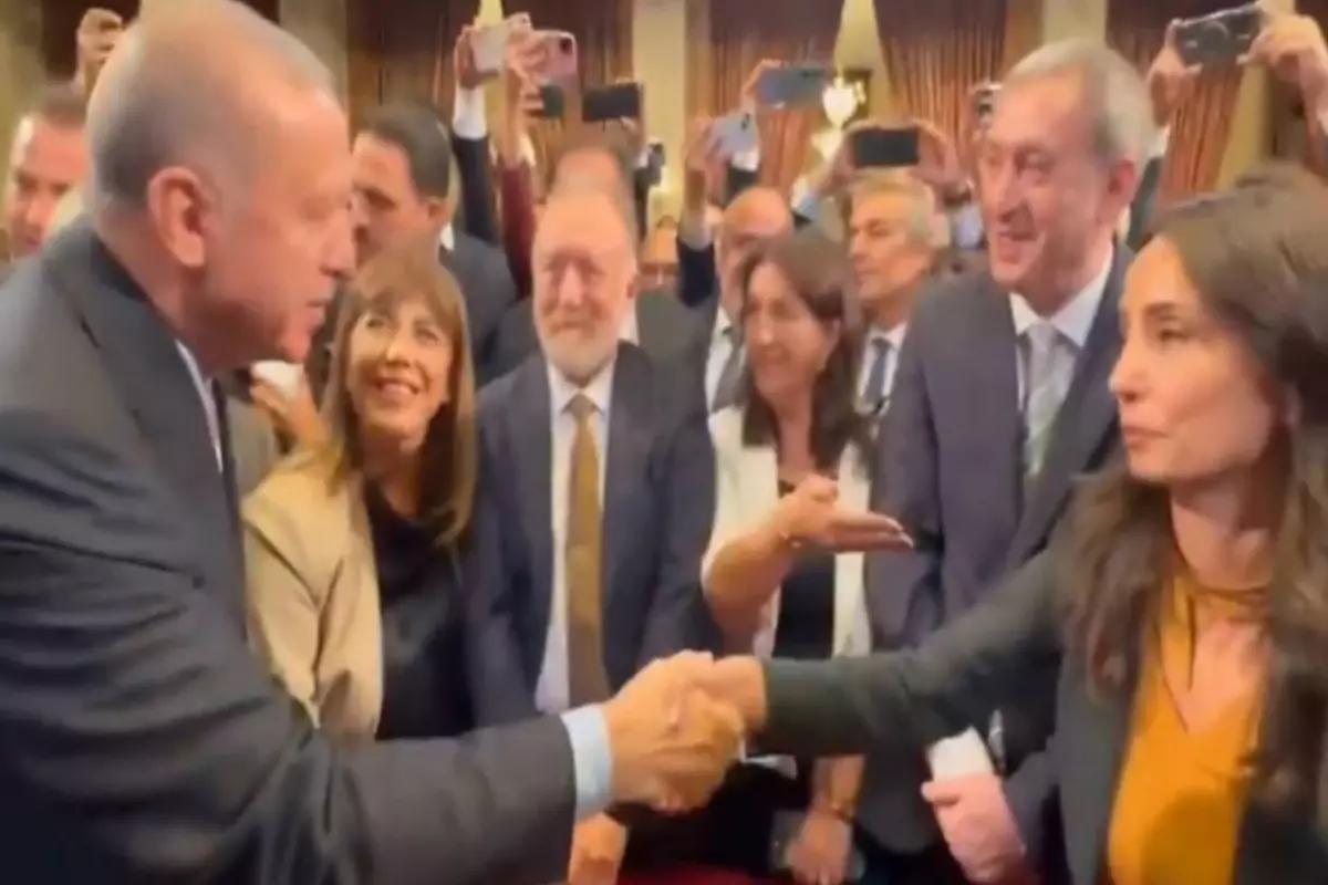 Cumhurbaşkanı Erdoğan\'dan Genel Kurul\'da tokalaşmadığı DEM Partili Hatimoğulları\'na: Kusura bakmayın